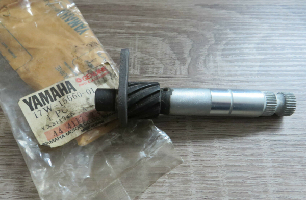 Yamaha DT80 LC / LCII 37A 53V kick axle 17W-15660-01 Original NEU 17W-15660-01 umgeschlüsselt auf 17W-15660-02 Genuine spare